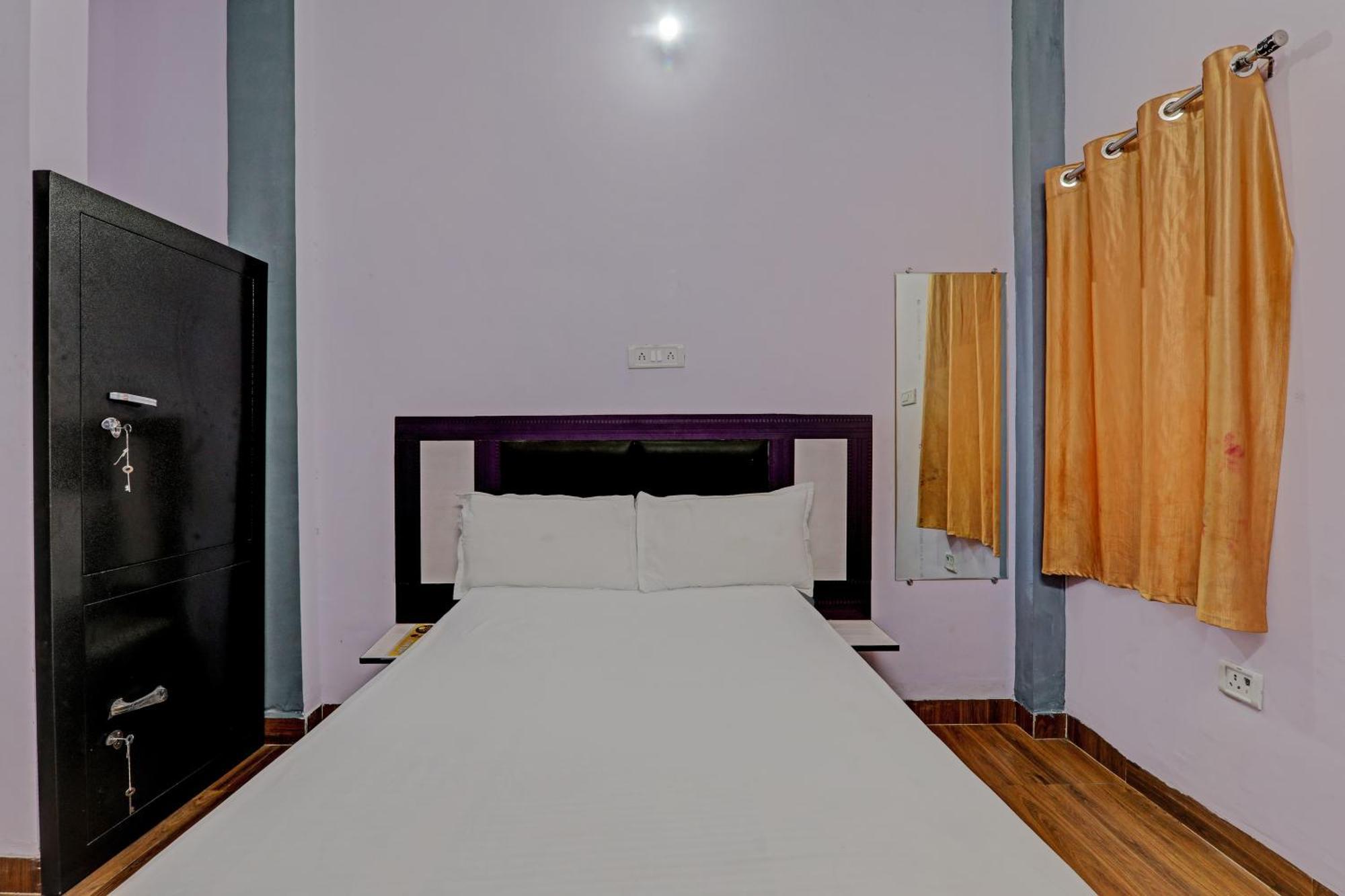 לקנאו Oyo Hotel Crown מראה חיצוני תמונה