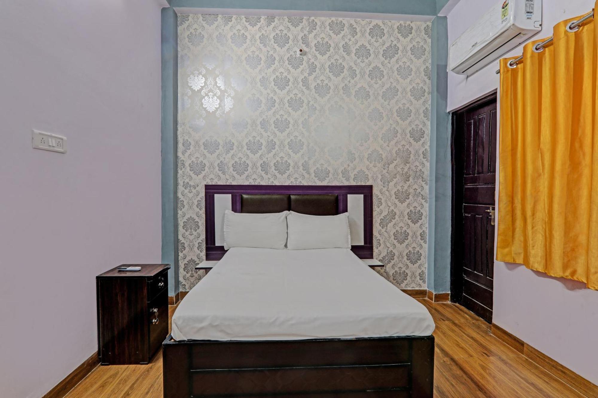לקנאו Oyo Hotel Crown מראה חיצוני תמונה