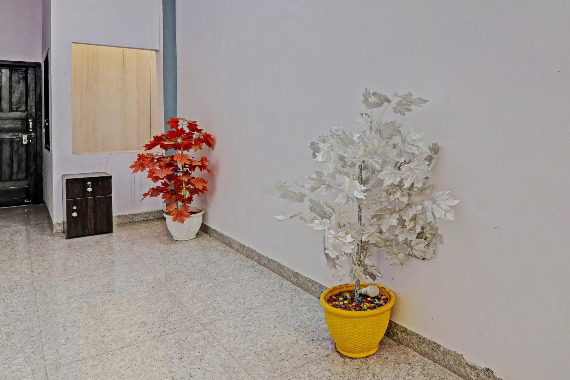לקנאו Oyo Hotel Crown מראה חיצוני תמונה
