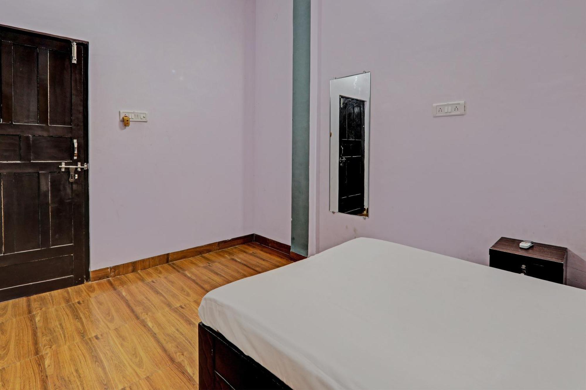 לקנאו Oyo Hotel Crown מראה חיצוני תמונה
