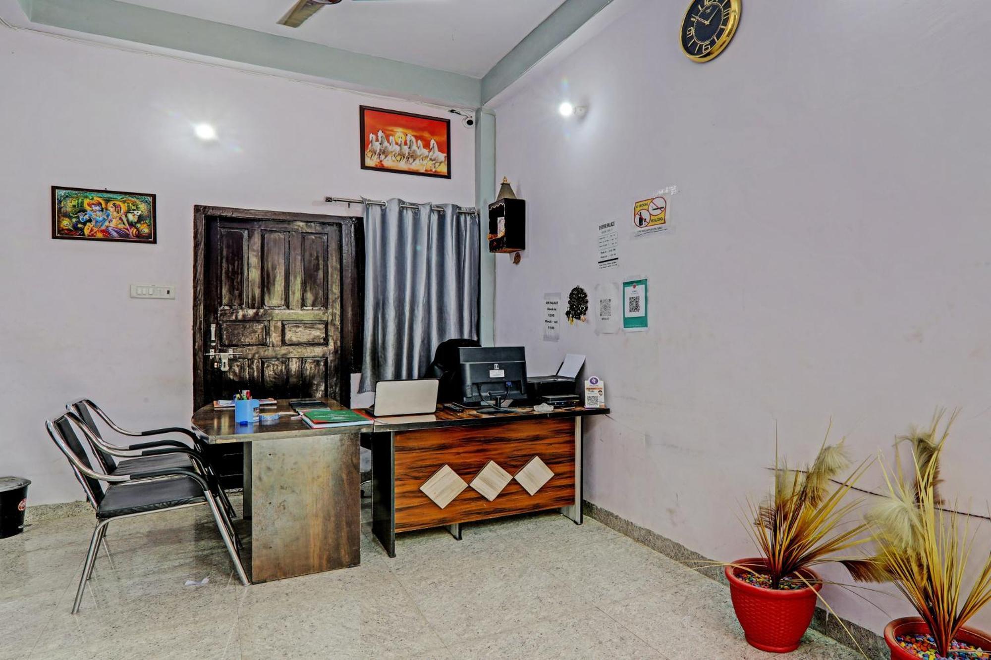 לקנאו Oyo Hotel Crown מראה חיצוני תמונה