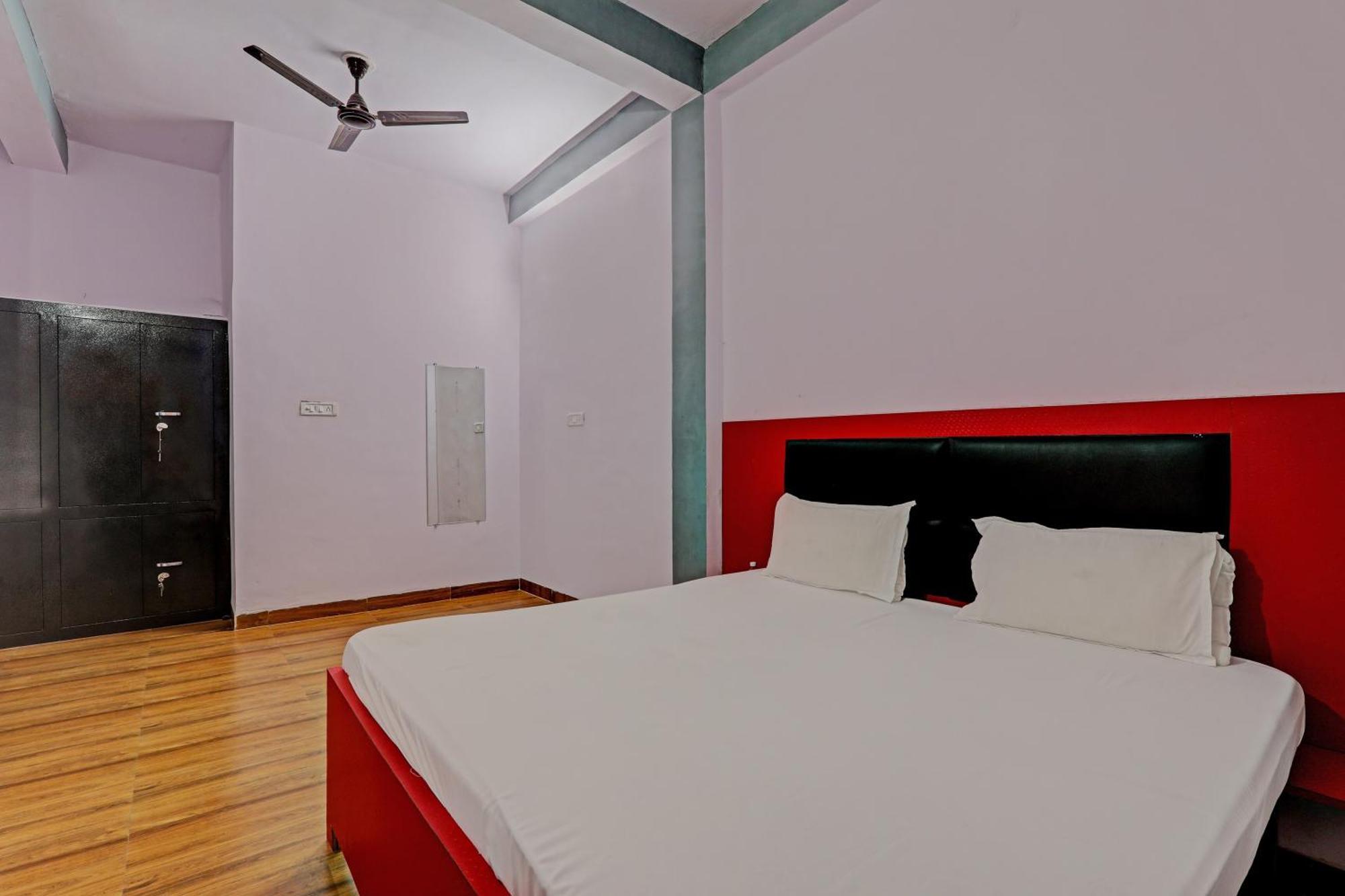 לקנאו Oyo Hotel Crown מראה חיצוני תמונה