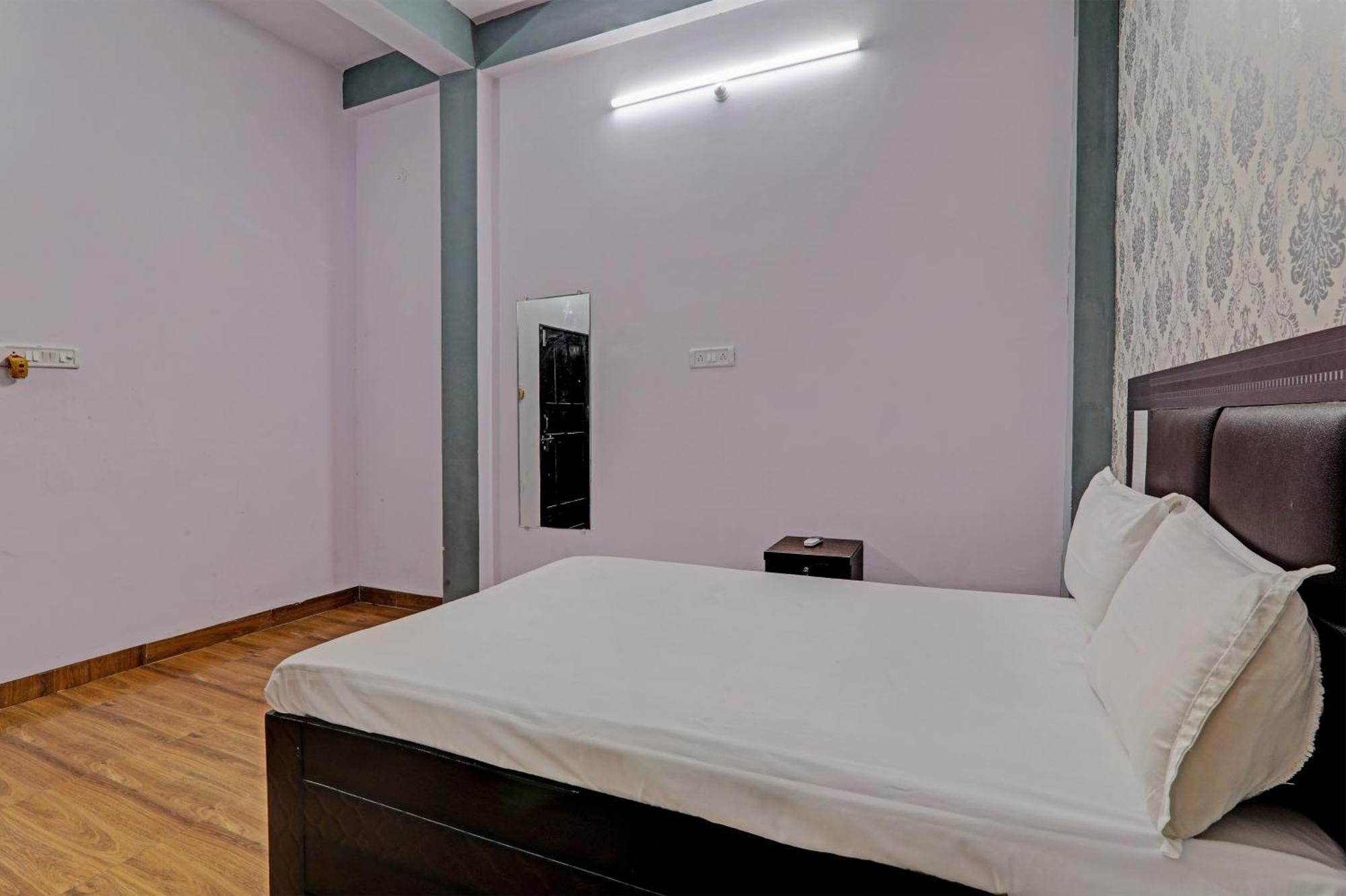 לקנאו Oyo Hotel Crown מראה חיצוני תמונה
